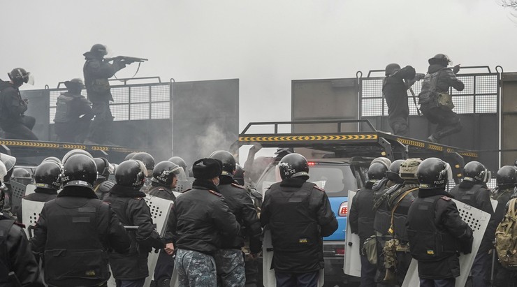 Kazachstan. Protestujący przejęli lotnisko w Ałmatach. Stan wyjątkowy w całym kraju