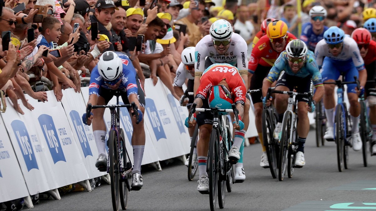 Druga z rzędu wygrana Belga na Tour de France. Adam Yates wciąż liderem