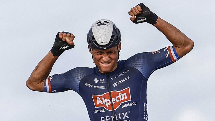 Mathieu van der Poel wygrał 7. etap Tirreno-Adriatico. Rafał Majka wciąż drugi