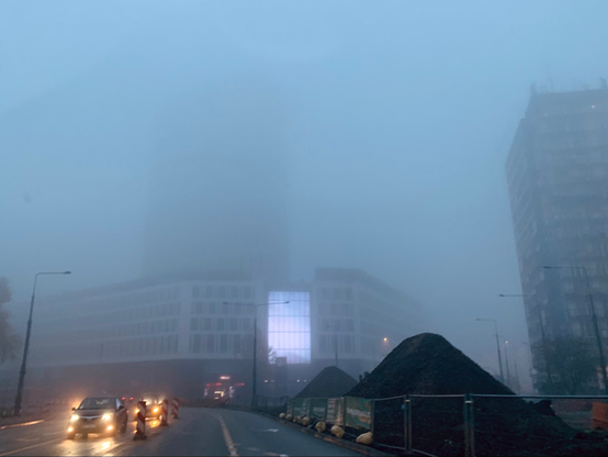 Mgła na warszawskim placu Unii Lubelskiej