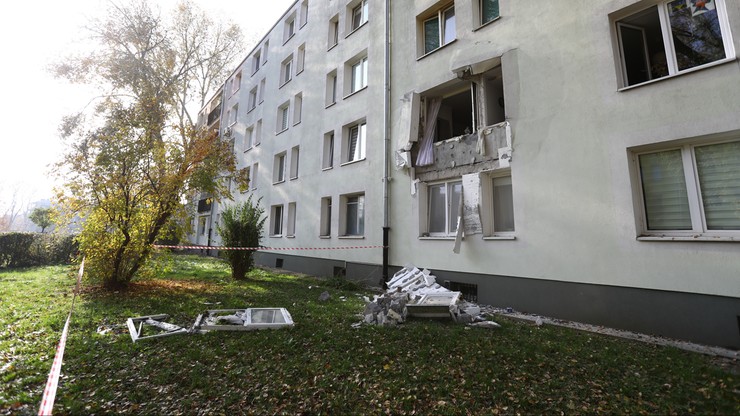 Warszawa: Wybuch w bloku mieszkalnym. Nieoficjalnie: Przyczyną była elektryczna hulajnoga