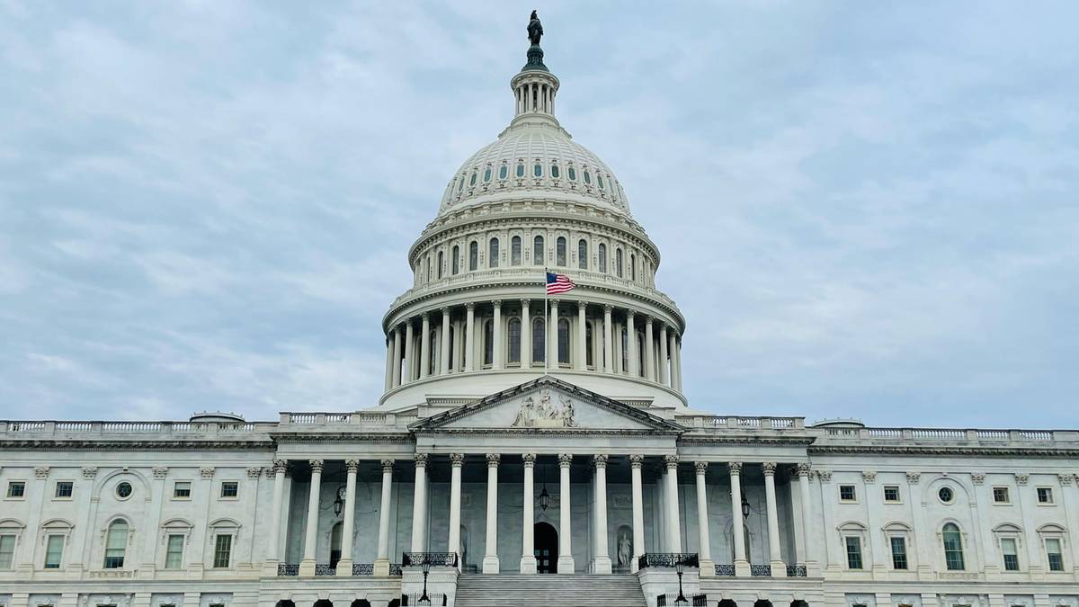 Niepokojące incydenty w USA. Akcja służb na Kapitolu i nie tylko