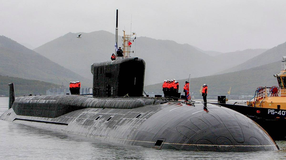 Tsunami uderzyło w bazę okrętów atomowych. Dziennikarze dotarli do zdjęć