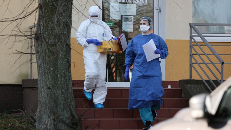 Już ponad 900 osób zarażonych koronawirusem w Polsce