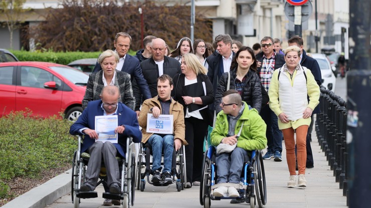 Mieli zgodę czy nie? Zamieszanie z wejściem niepełnosprawnych do Sejmu