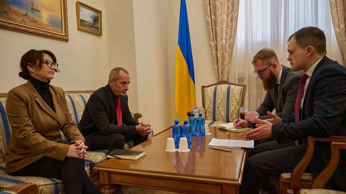 Czerwony Krzyż zrównał Rosję z Ukrainą? Jest reakcja Kijowa