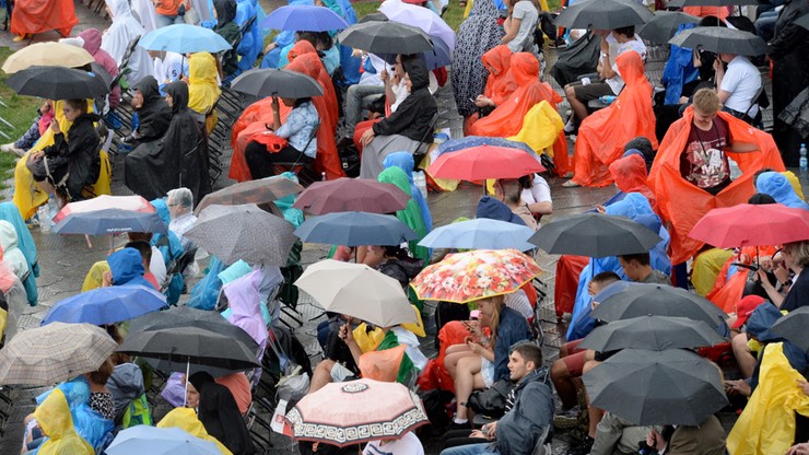 Zła pogoda dla pielgrzymów w Małopolsce. Deszcze i burze