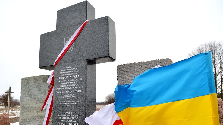 Pod odnowionym krzyżem w Hucie Pieniackiej uczczono pamięć Polaków