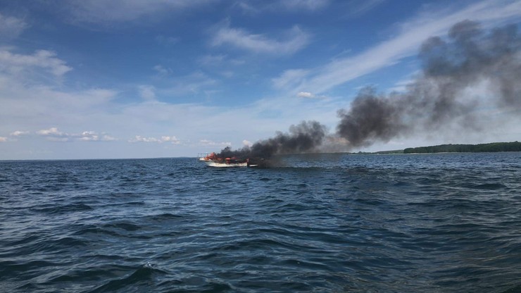 Pożar motorówki na jeziorze Śniardwy. Zatrzymano trzy osoby