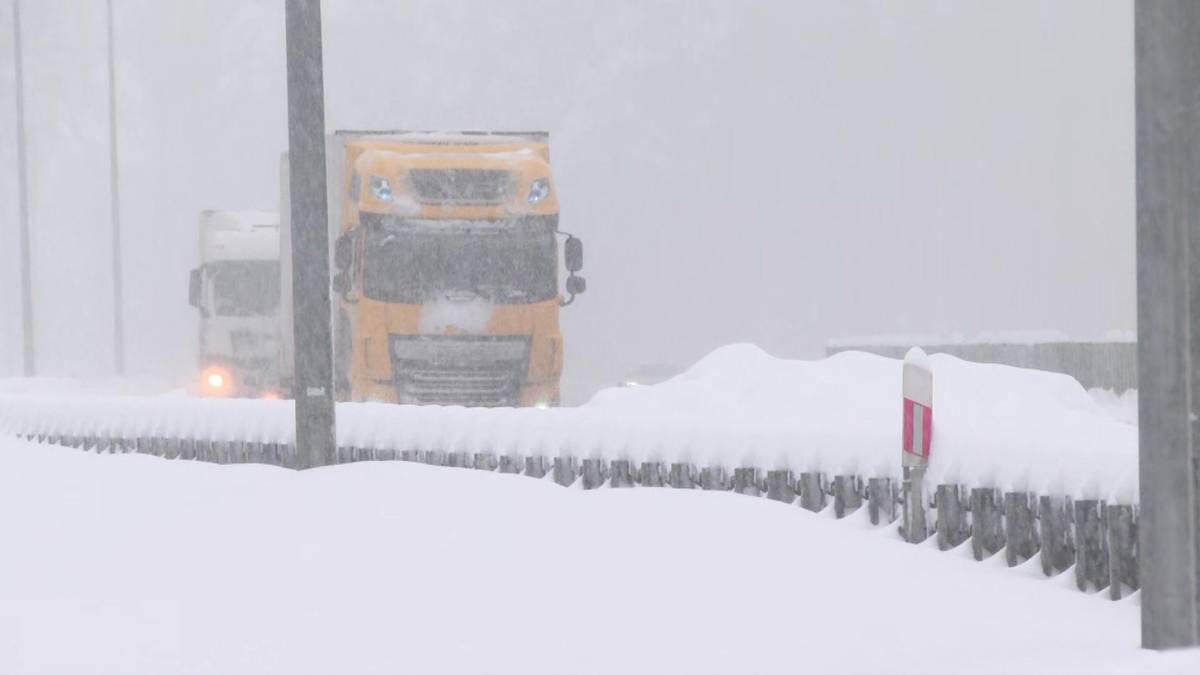 Atak zimy u sąsiada Polski. Ciężarówki nie przejadą przez przejście graniczne