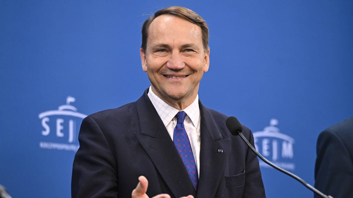 Słowa Sikorskiego "nie licują z powagą państwa". Prokuratura podjęła decyzję