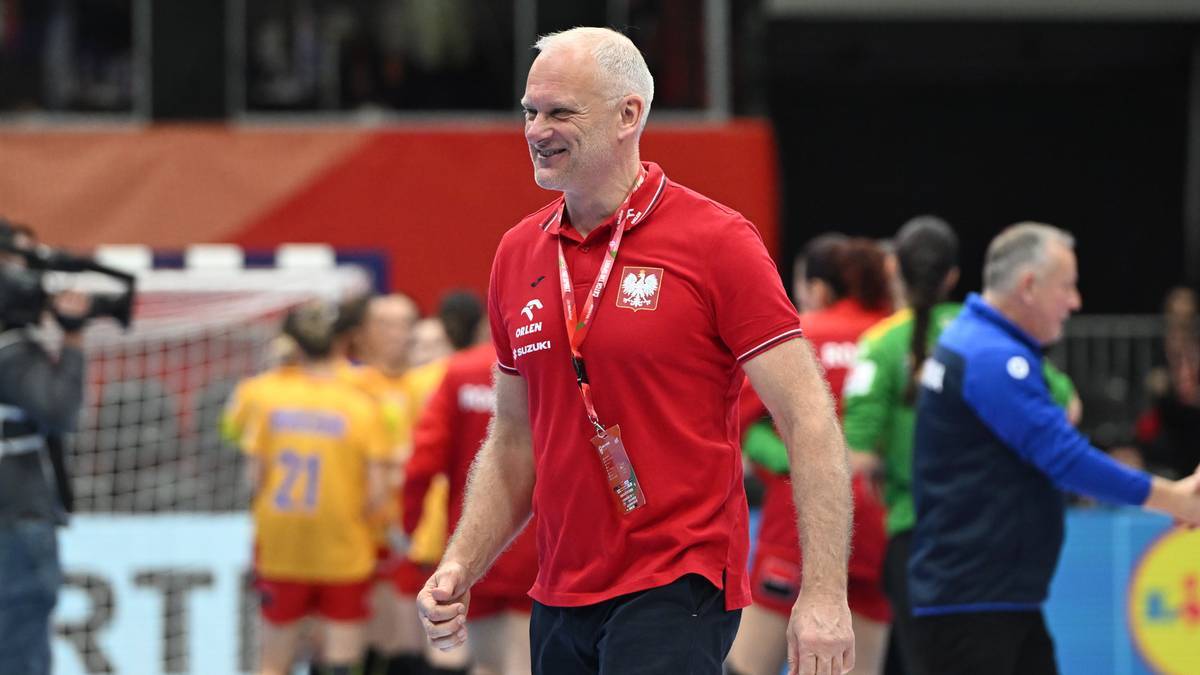 Trener reprezentacji Polski w piłce ręcznej mężczyzn.
