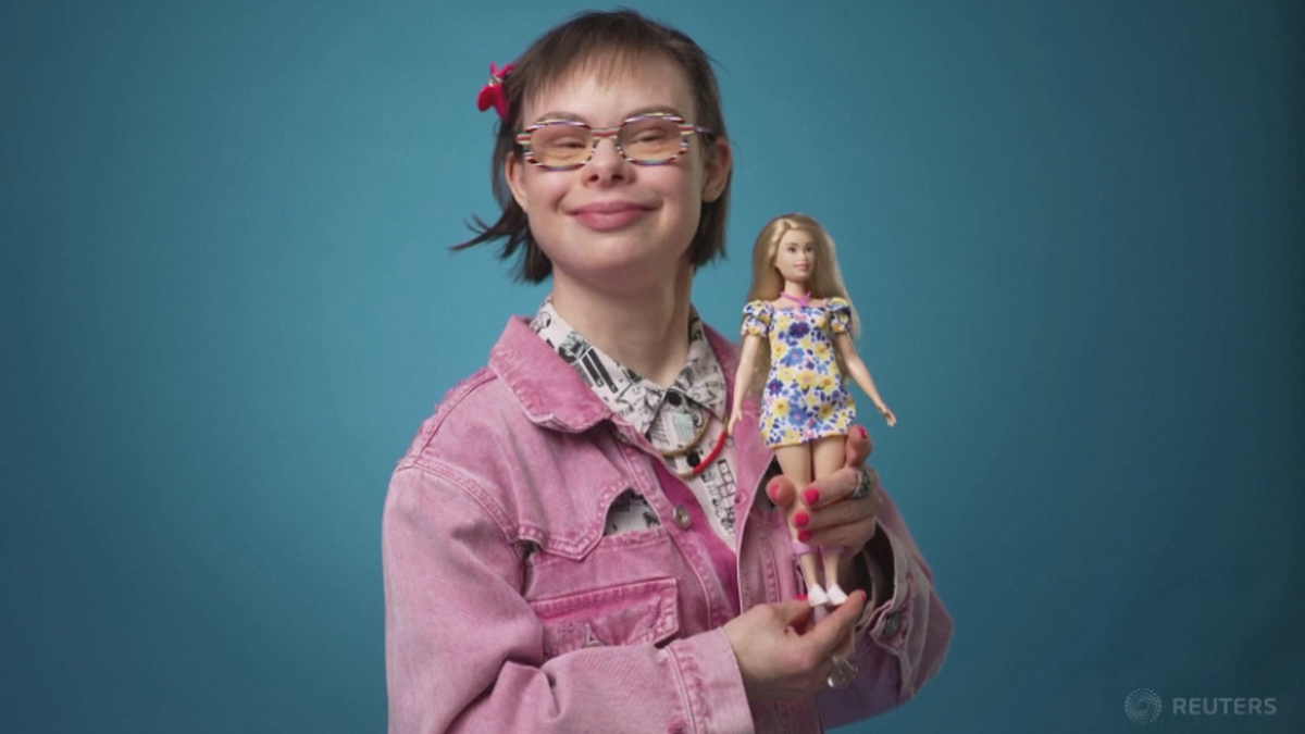 Lalka jest częścią linii Barbie Fashionista, która wspiera różnorodne reprezentacje piękna i wyglądu.