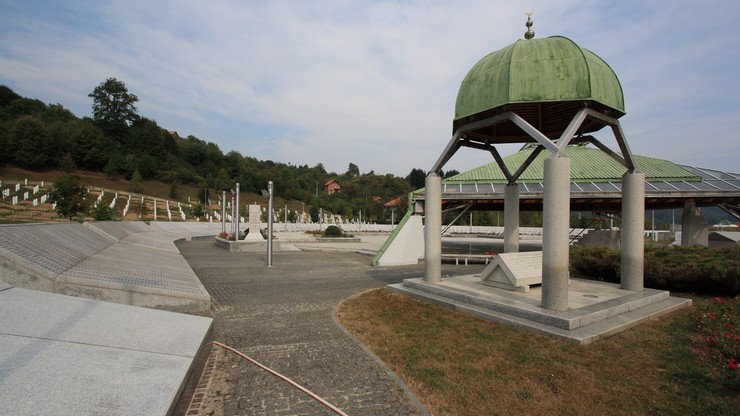 Serbia: ruszył pierwszy proces w sprawie zbrodni w Srebrenicy