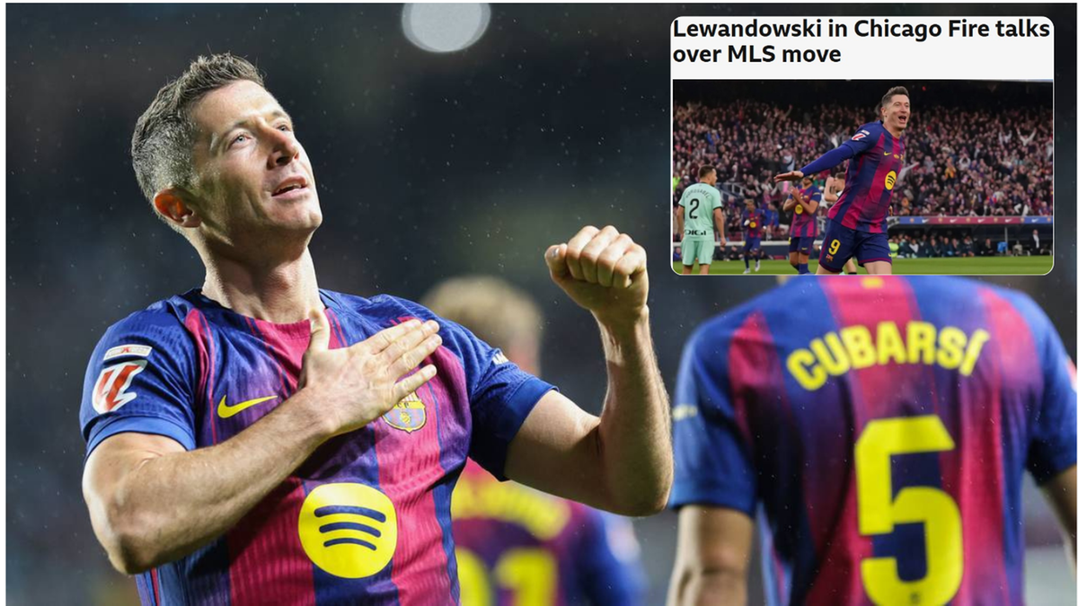 Robert Lewandowski w koszulce FC Barcelony, z dłonią na sercu.