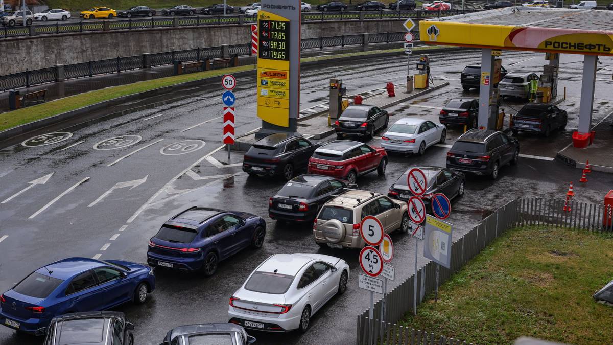 Kryzys paliwowy w Rosji: nauczyciele pilnują stacji benzynowych w Kraju Krasnodarskim