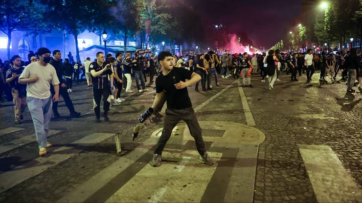 Tak wygląda Paryż po triumfie PSG w LM. Demolka