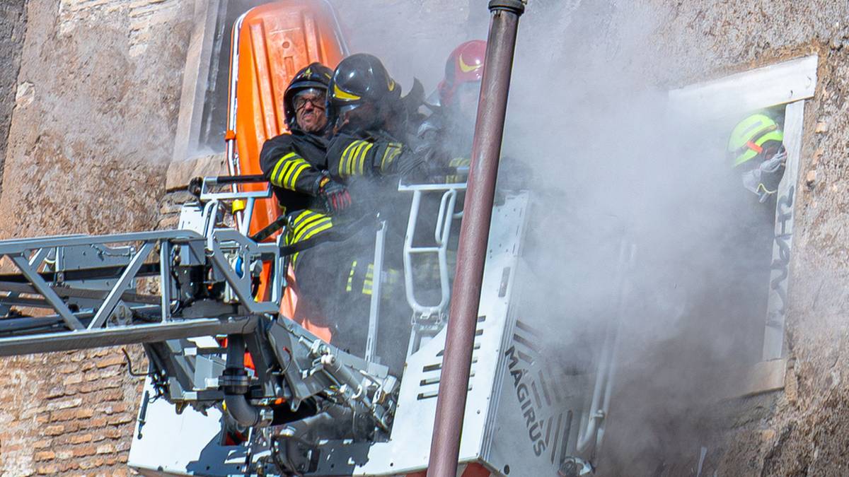 Zawalenie wieży w Rzymie. Nie żyje wydobyty spod gruzów robotnik