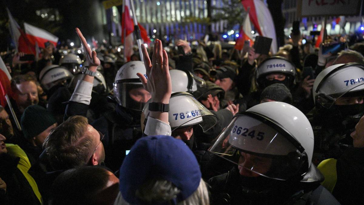 "Zapanował chaos", "pole bitwy". Światowe media reagują na wydarzenia w Polsce