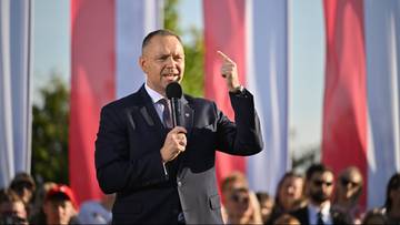 Służby wyważyły drzwi w domu rodzinnym Nawrockiego. Reagują premier i szef MSWiA