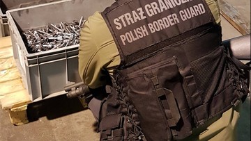 Straż Graniczna udaremniła na lotnisku Poznań-Ławica przemyt elementów broni 