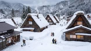 20-01-2026 03:59 Spadło 13 metrów śniegu. To najbardziej śnieżne miasteczko świata
