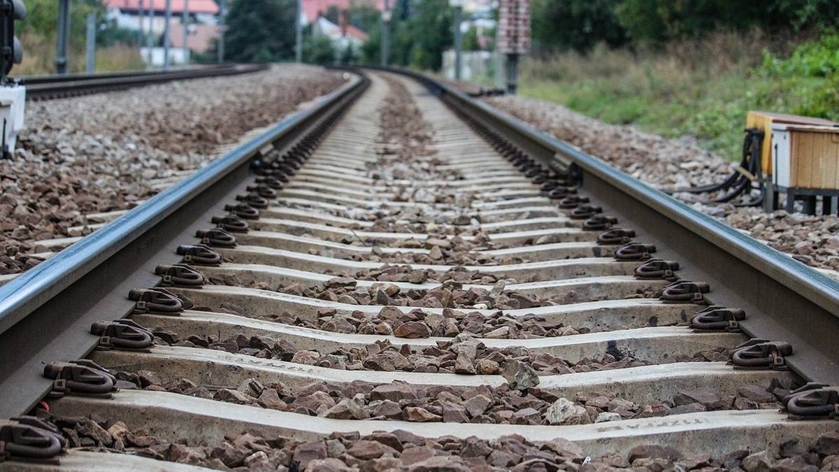 Śmiertelny wypadek w Pruszkowie. Utrudnienia na kolei