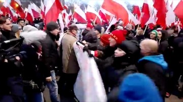 Stanęły naprzeciw Marszu Niepodległości w Warszawie. Zobacz, co było dalej