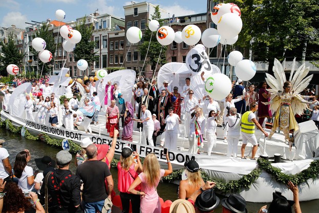 Parada gejów w Amsterdamie. Wśród uczestników Conchita Wurst i unijna komisarz
