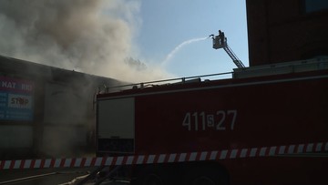 Pożar hali w Chorzowie. Jest ryzyko skażenia