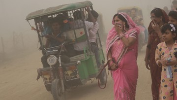 New Delhi w gęstej mgle. Zanieczyszczenie powietrza dawno przekroczyło stan kryzysowy