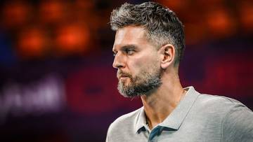 Michał Winiarski, trener Aluron CMC Warty Zawiercie, w szarym polo