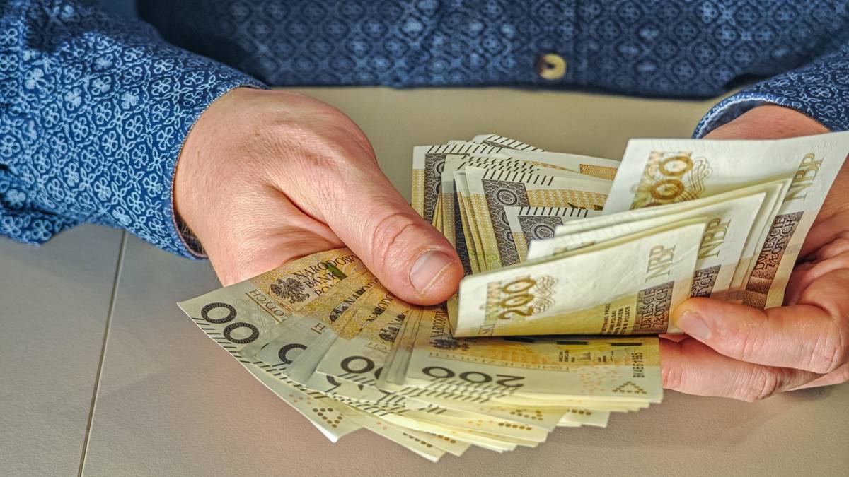 Ile trzeba zarabiać, żeby dostać 7 tys. zł emerytury? Wyliczenia ZUS