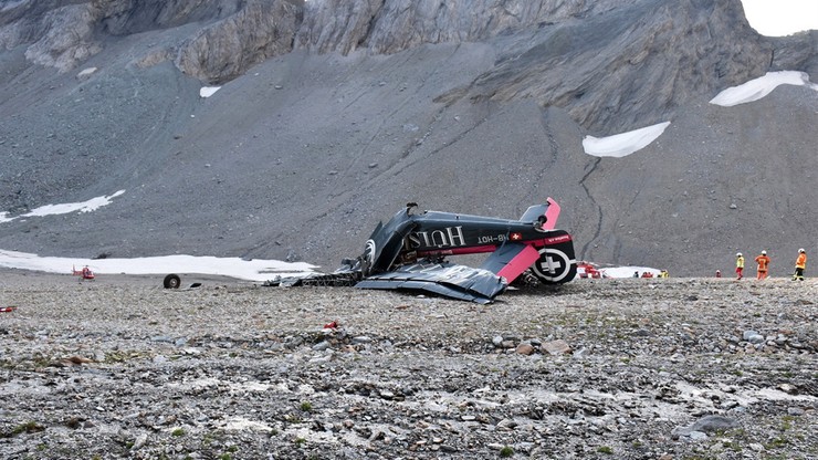 Zabytkowy samolot uderzył w górę w szwajcarskich Alpach. 20 ofiar, nikt nie przeżył