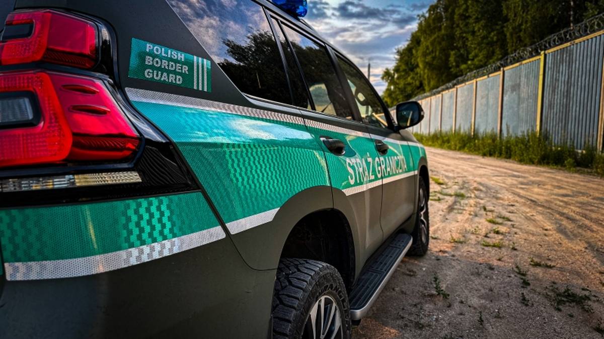 Funkcjonariusze zaatakowani przez migrantów. Presja na granicę nie maleje