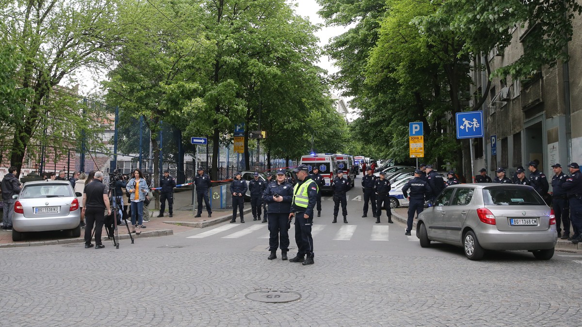 Policja zrekonstruowała środowy zamach w Belgradzie. Nastolatek