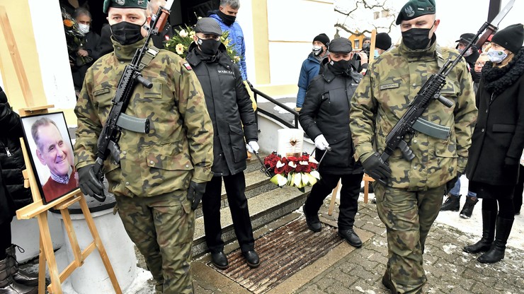 Pogrzeb Ryszarda Szurkowskiego. Wybitny kolarz spoczął na cmentarzu w Wierzchowicach