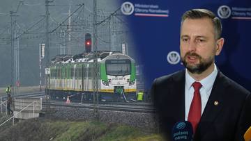 Kolaż przedstawiający uszkodzone tory kolejowe i Wicepremiera Władysława Kosiniaka-Kamysza przemawiającego do mediów.