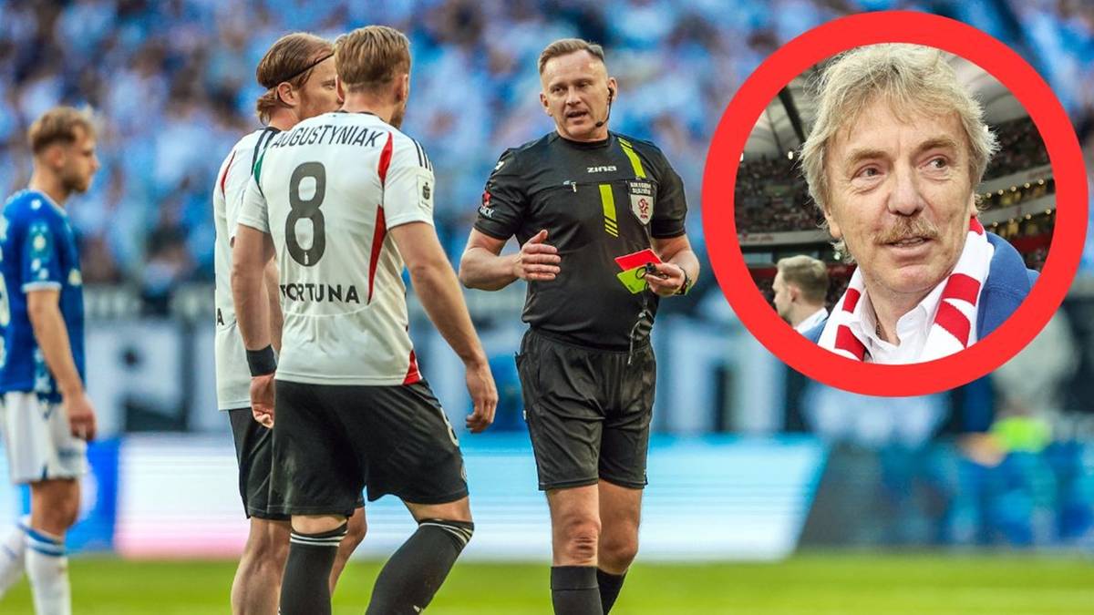 Sędzia piłkarski w środku boiska w otoczeniu zawodników w białych i niebieskich strojach. W prawym górnym rogu zdjęcie Zbigniewa Bońka w czerwonym okręgu.