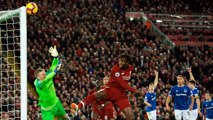 Kuriozalny gol w doliczonym czasie uratował Liverpool!