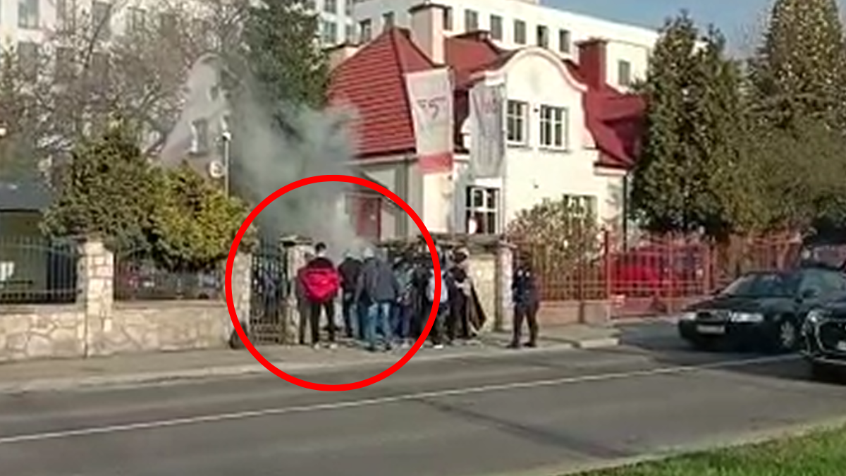 Kraków. Mężczyzna podpalił się przed konsulatem Ukrainy