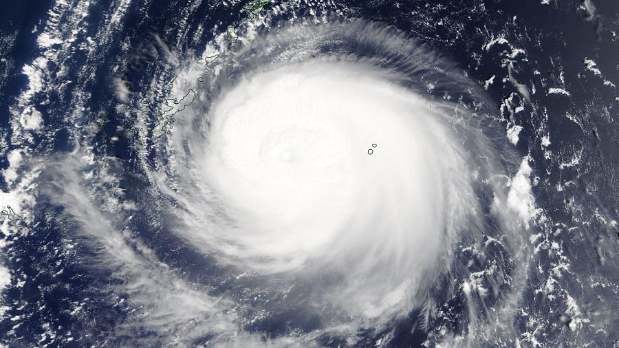 Zdjęcie satelitarne tajfunu Hinnamnor. Fot. NASA.