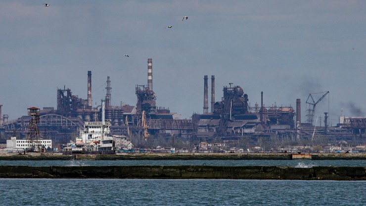 Cywile ewakuowani z okolic zakładu Azowstal w Mariupolu [RELACJA]