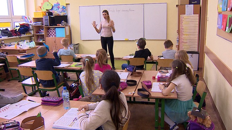 Prawie połowa Polaków chce powrotu uczniów do szkół. GIS: "To będzie wyzwanie"