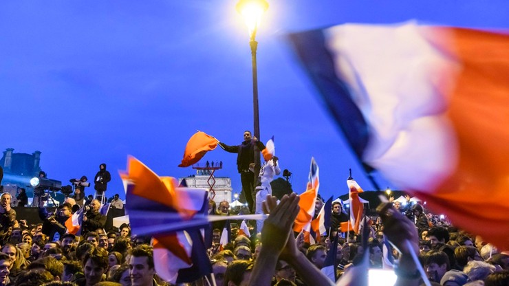 Ponad 140 osób zatrzymano w czasie powyborczych zamieszek w Paryżu