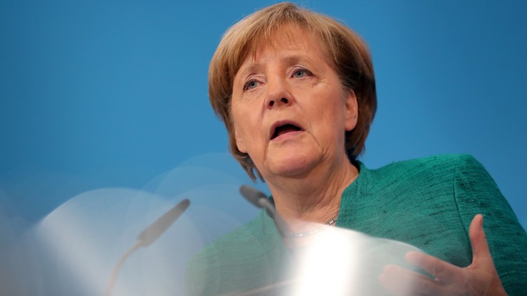 Merkel przedstawiła kandydatów na ministrów. Są nowe twarze, a także krytykujący ją polityk