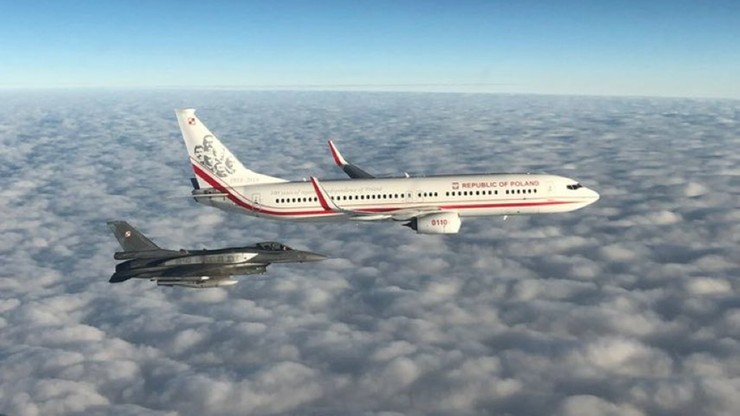 Reprezentacja Polski wylądowała w Katarze. Samolot eskortowały myśliwce
