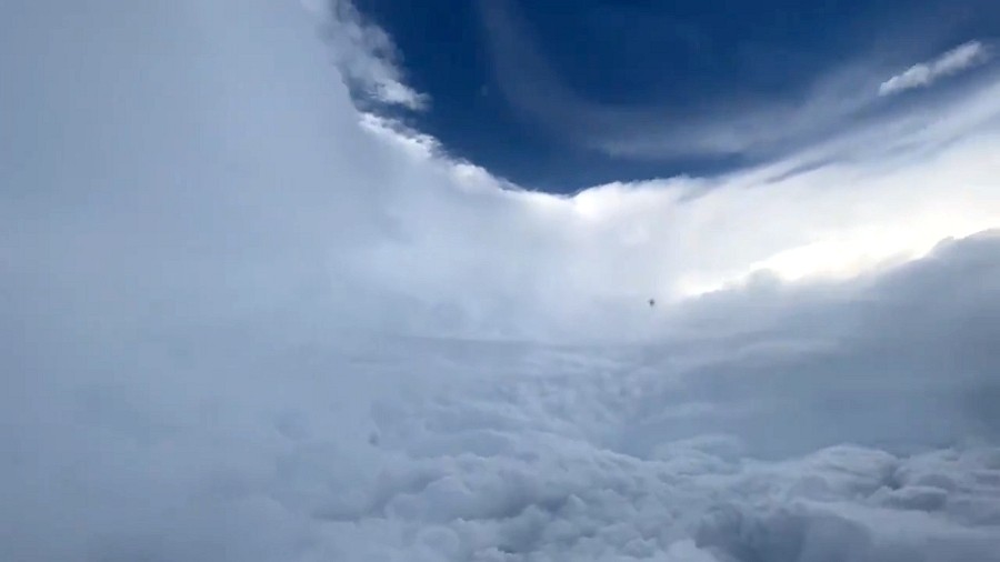 Efekt stadionu w oku huraganu Ida. Fot. NOAA Hurricane Hunters.