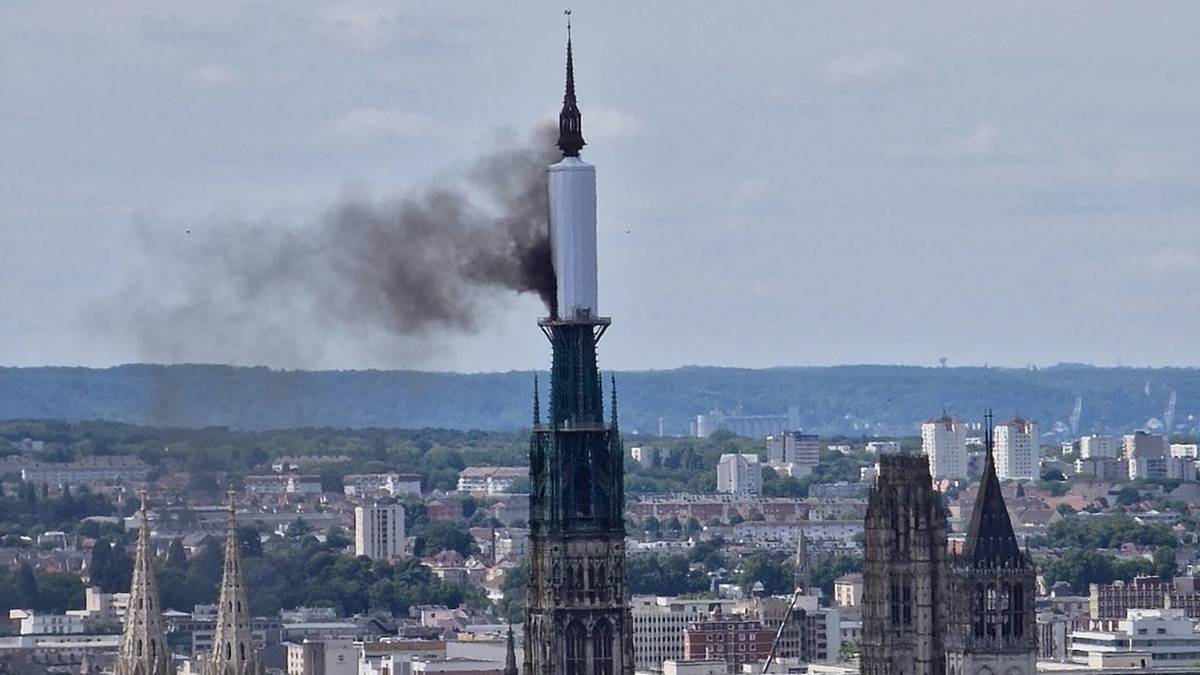 Płonie katedra w Rouen. Trwa akcja straży pożarnej