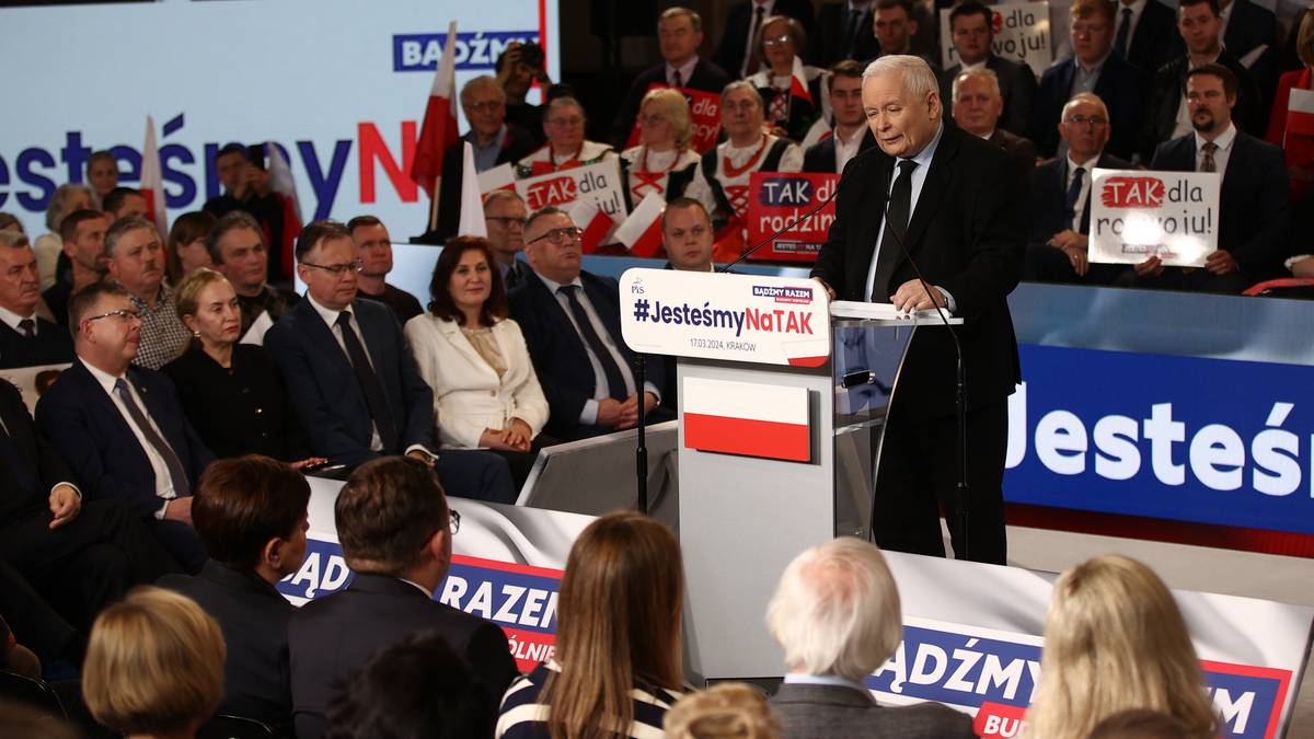 Wybory 2024. Jarosław Kaczyński w Krakowie. Mówił o "państwie nocnego stróża niedołęgi"